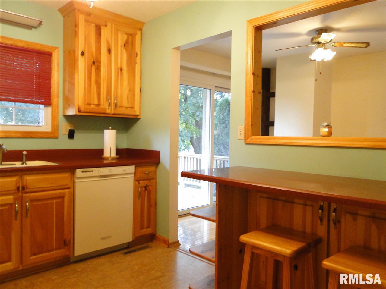 5806 Oakbrook Road Davenport, IA 52806 - Photo 4 of 16 Gallery Image 4