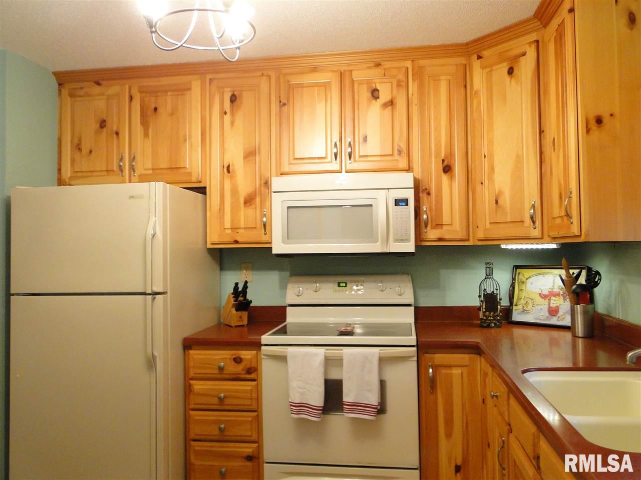 5806 Oakbrook Road Davenport, IA 52806 - Photo 5 of 16 Gallery Image 5