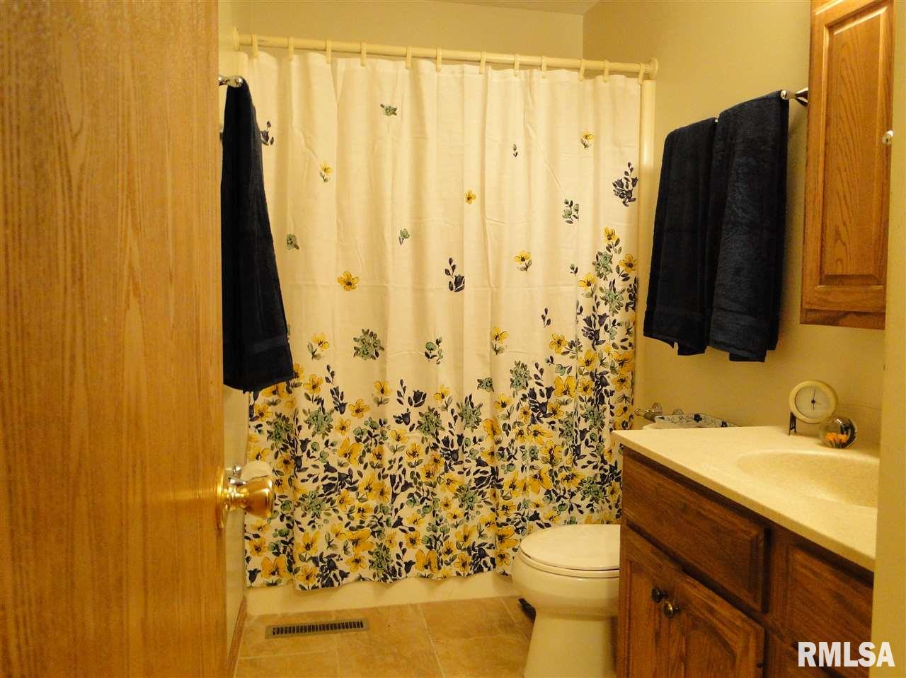 5806 Oakbrook Road Davenport, IA 52806 - Photo 7 of 16 Gallery Image 7