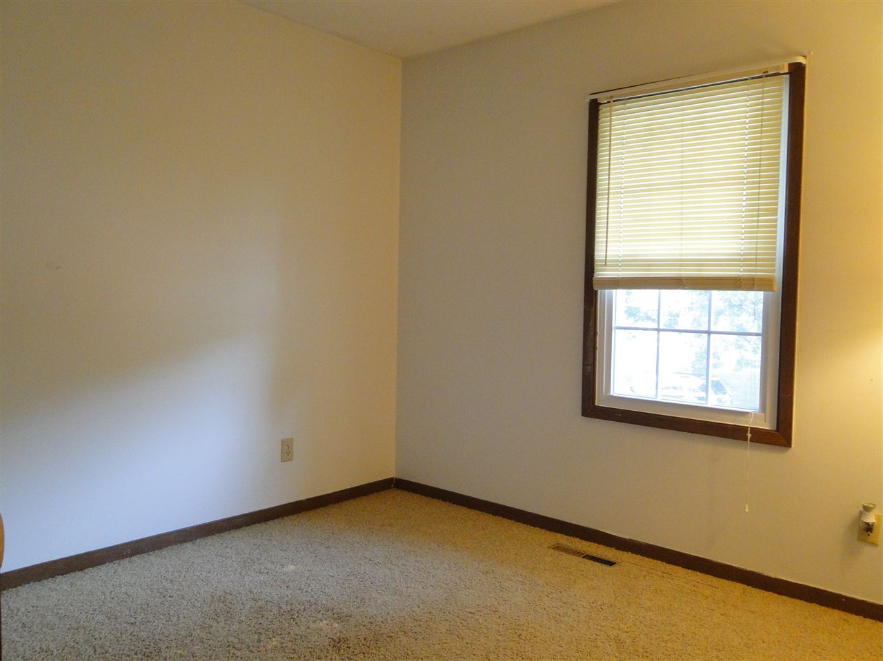 5806 Oakbrook Road Davenport, IA 52806 - Photo 9 of 16 Gallery Image 9