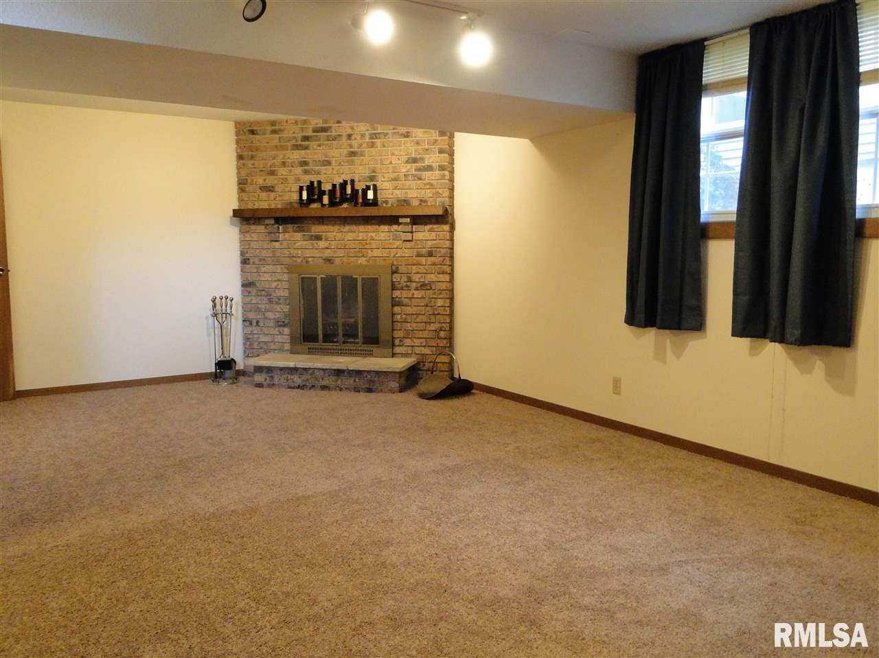 5806 Oakbrook Road Davenport, IA 52806 - Photo 10 of 16 Gallery Image 10