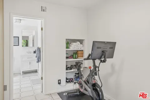 $2,595,000 | 1602 Golf Club Drive, Glendale, CA 91206