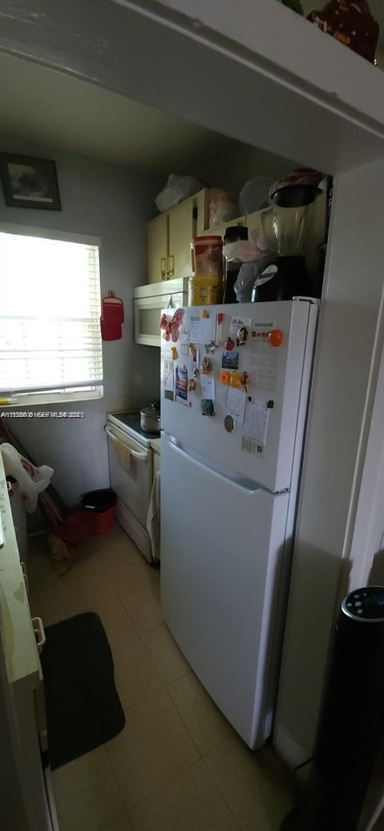 251 Northwest 34th Terrace Miami, FL 33127 - Photo 4 of 12 a utility room with dryer and washer