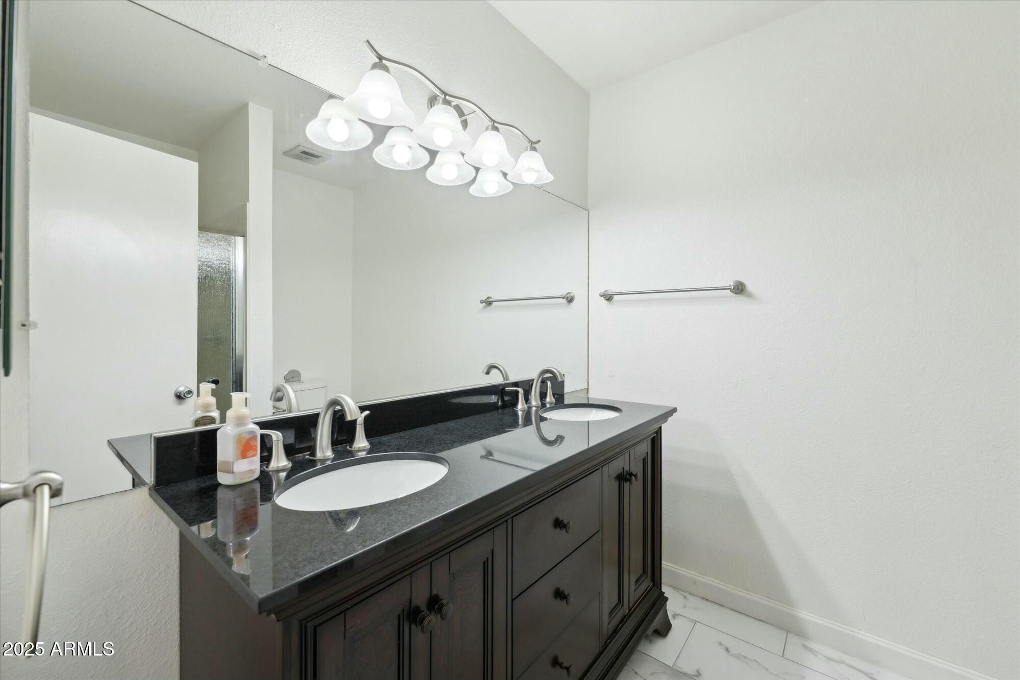1845 West Citrus Way Phoenix, AZ 85015 - Photo 11 of 15 Primary bath
