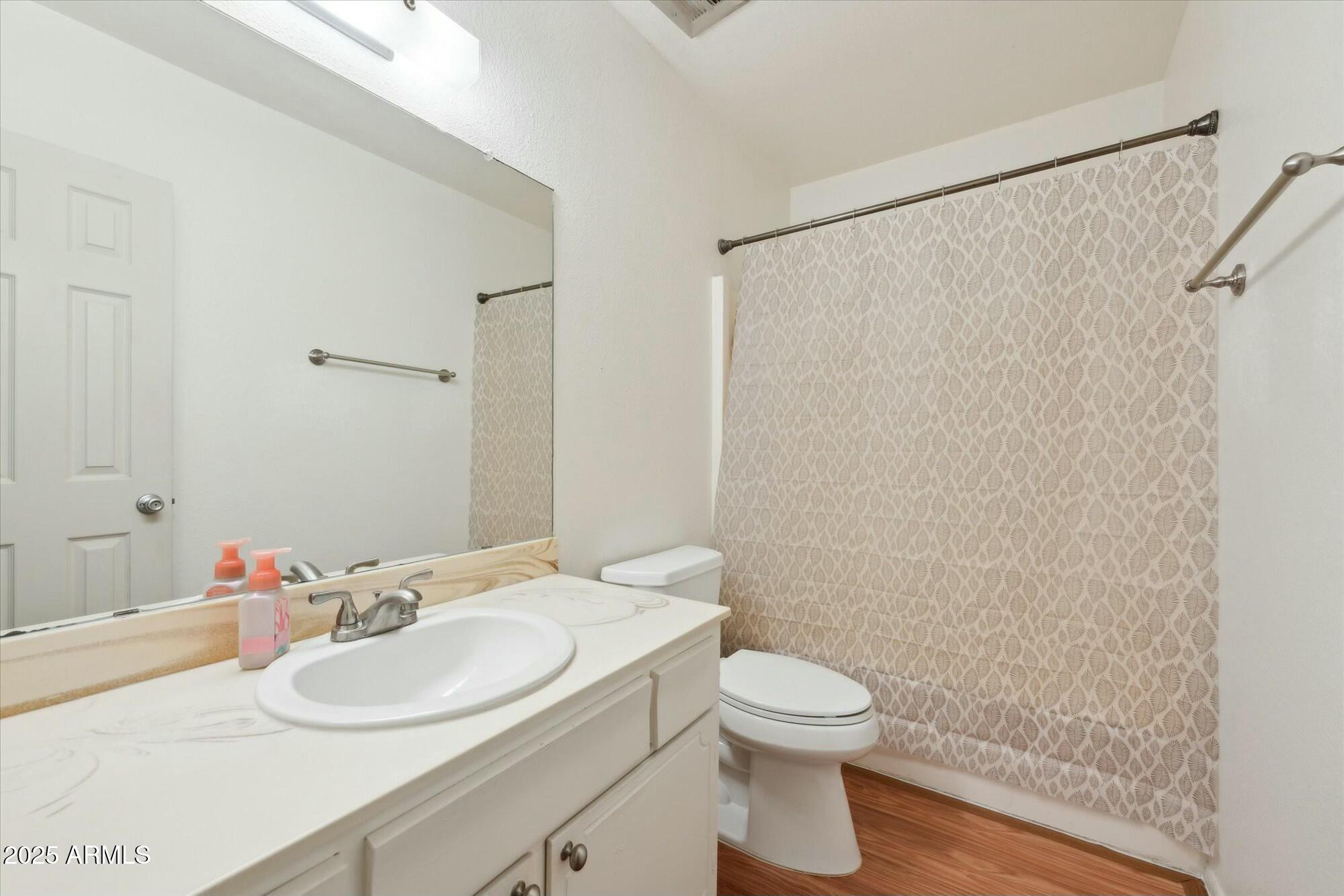 1845 West Citrus Way Phoenix, AZ 85015 - Photo 14 of 15 Guest bath