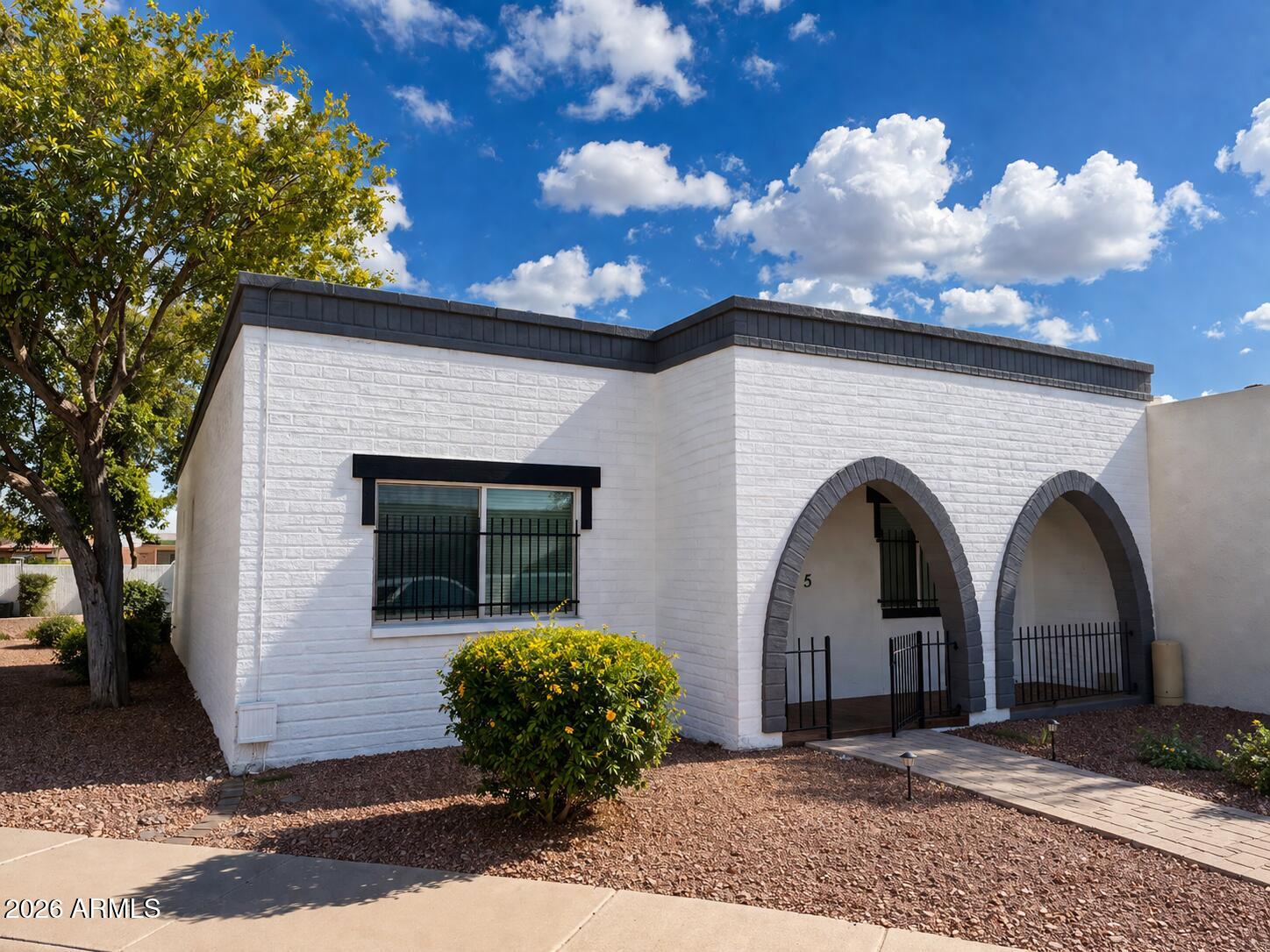 1845 West Citrus Way Phoenix, AZ 85015 - Photo 2 of 15 34D8C7F4-EB77-46AA-9E5F-95500A29BE6F_edi
