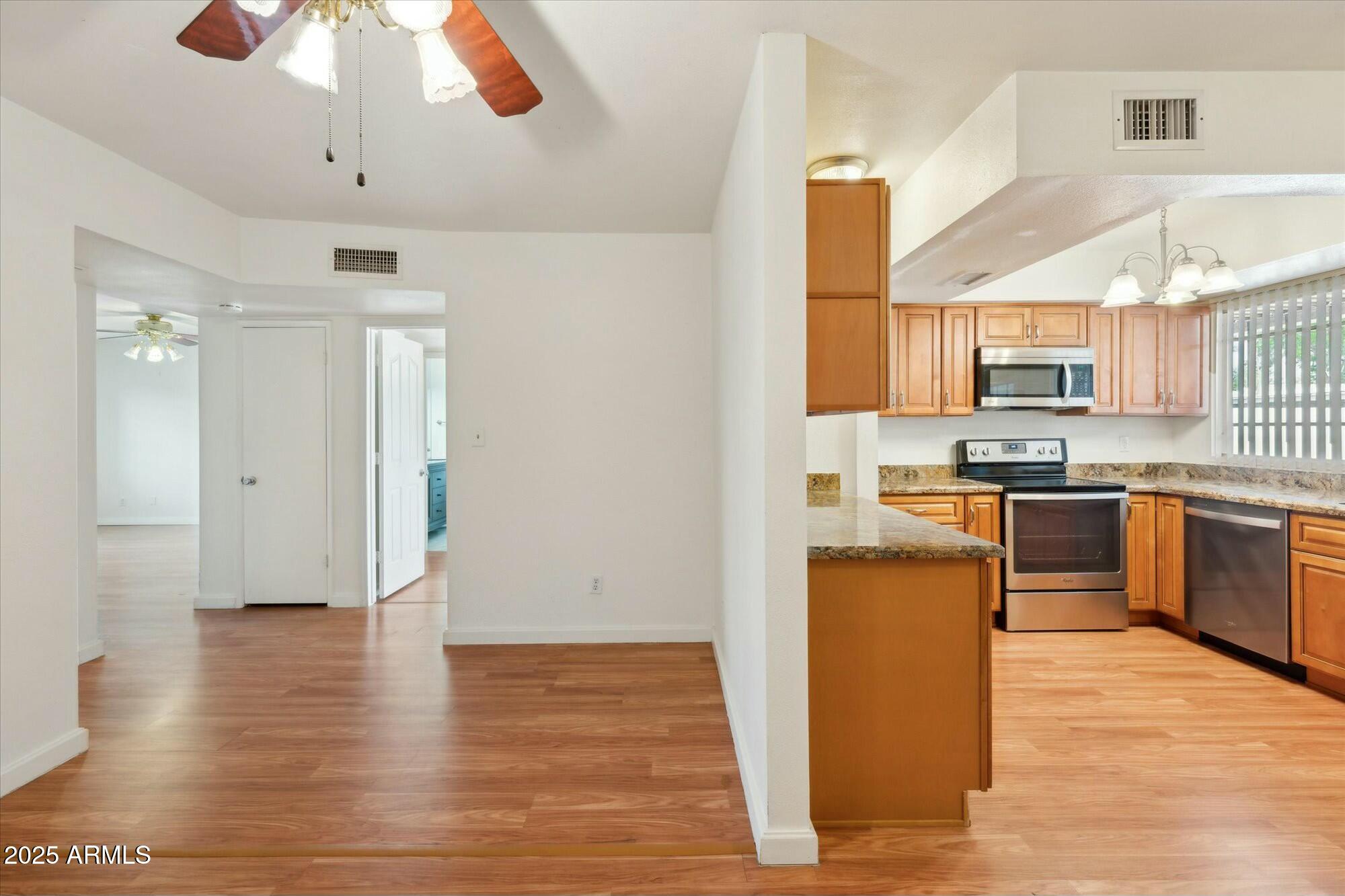 1845 West Citrus Way Phoenix, AZ 85015 - Photo 6 of 15 Dining