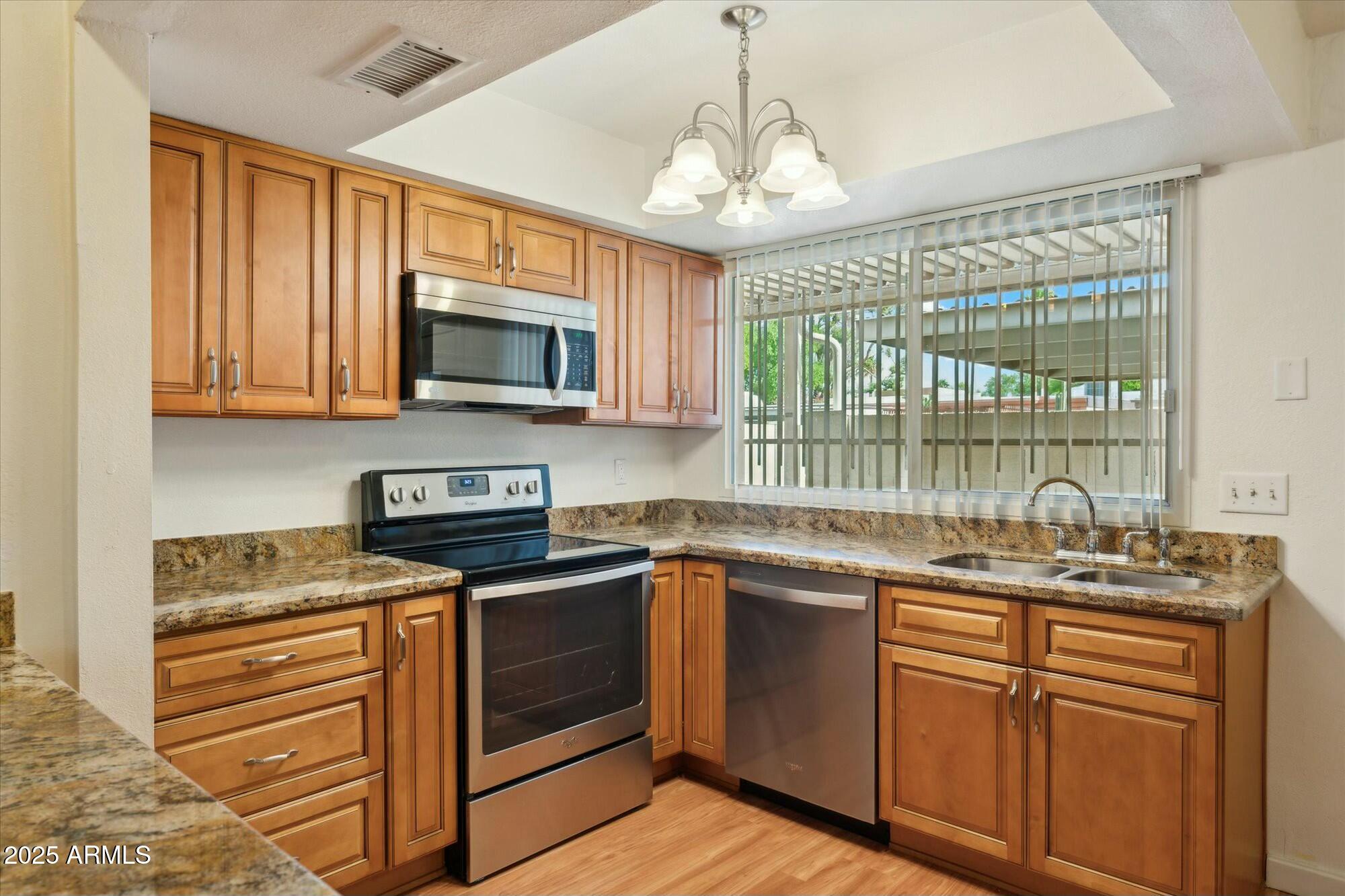 1845 West Citrus Way Phoenix, AZ 85015 - Photo 9 of 15 Kitchen