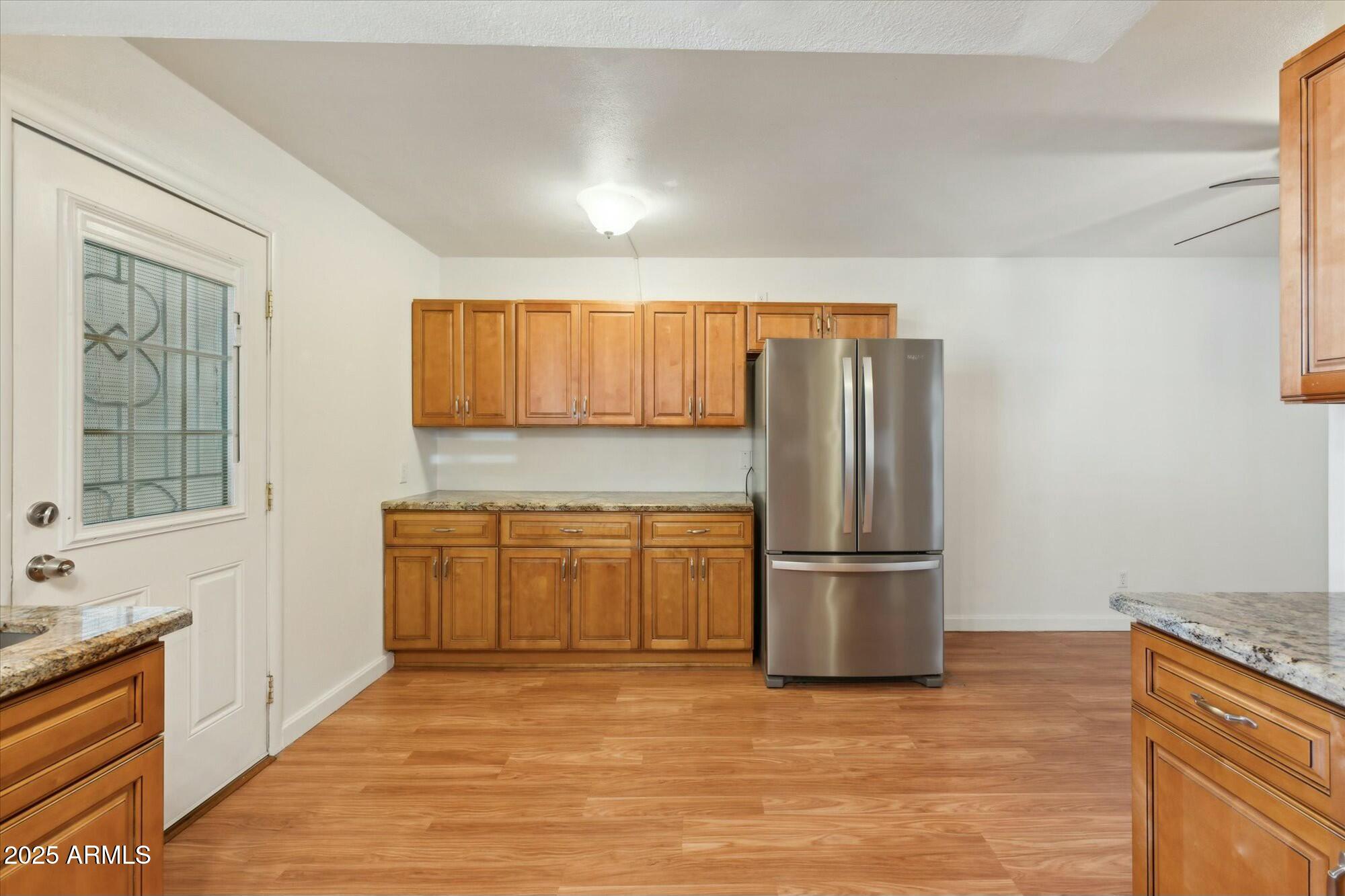1845 West Citrus Way Phoenix, AZ 85015 - Photo 10 of 15 Kitchen