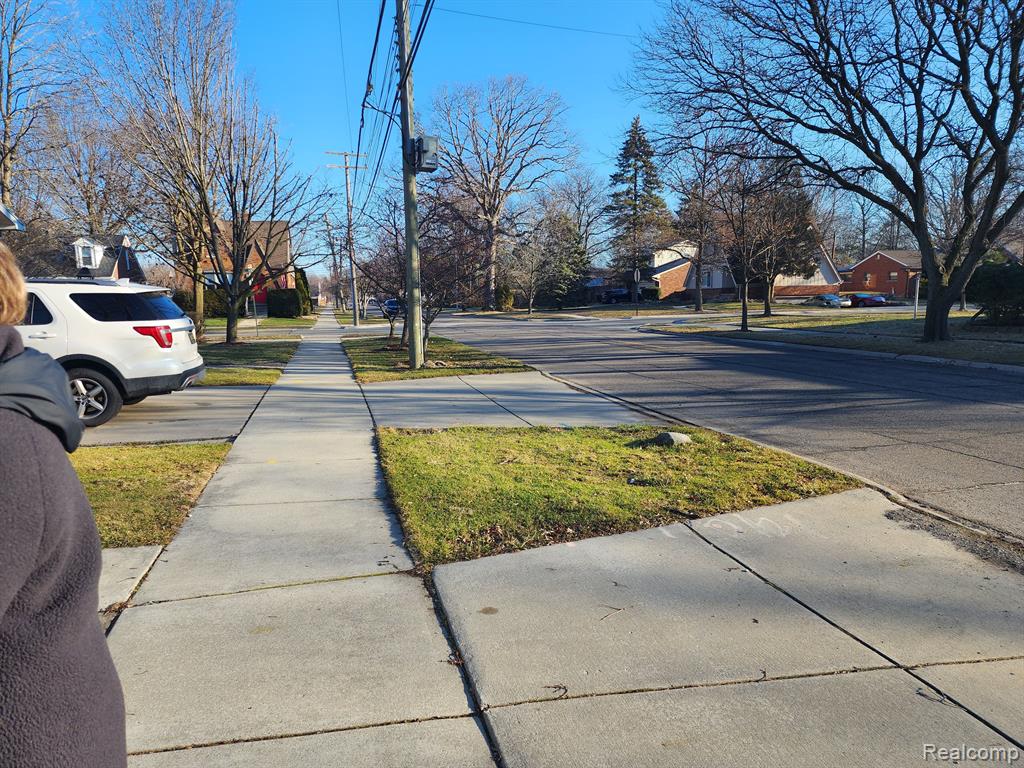 20767 Marter Road Grosse Pointe Woods, MI 48236 - Photo 3 of 11