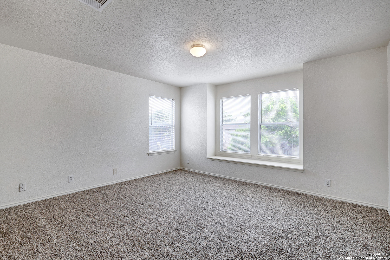 8014 Sandbar San Antonio, TX 78254 - Photo 16 of 30 an empty room with windows and closet