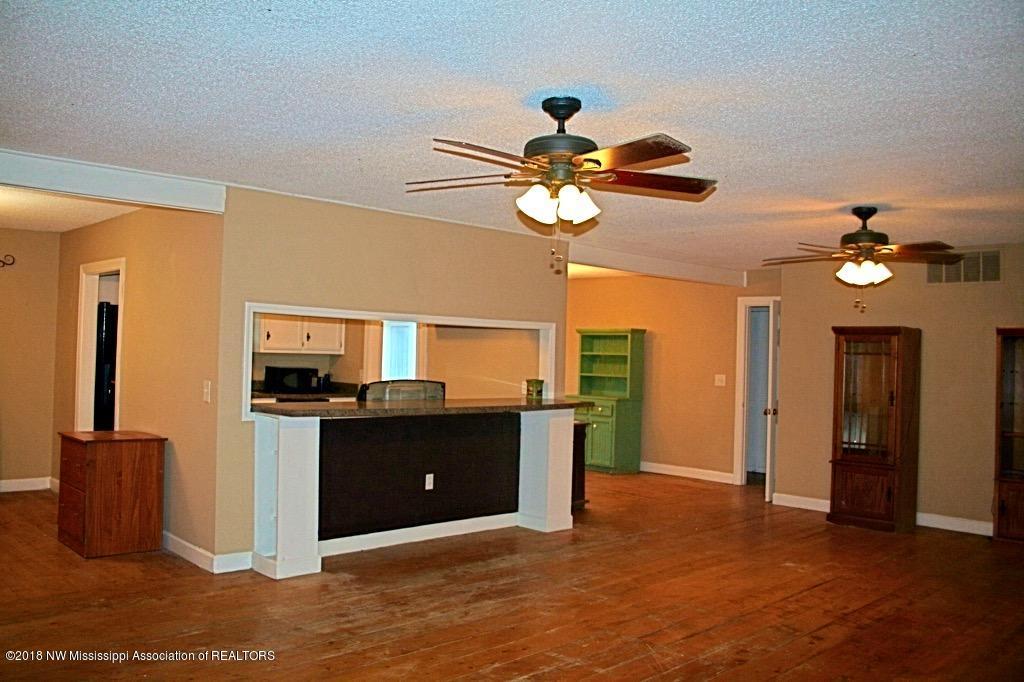 8474 Crestview Road Hernando, MS 38632 - Photo 8 of 37 IMG_0812