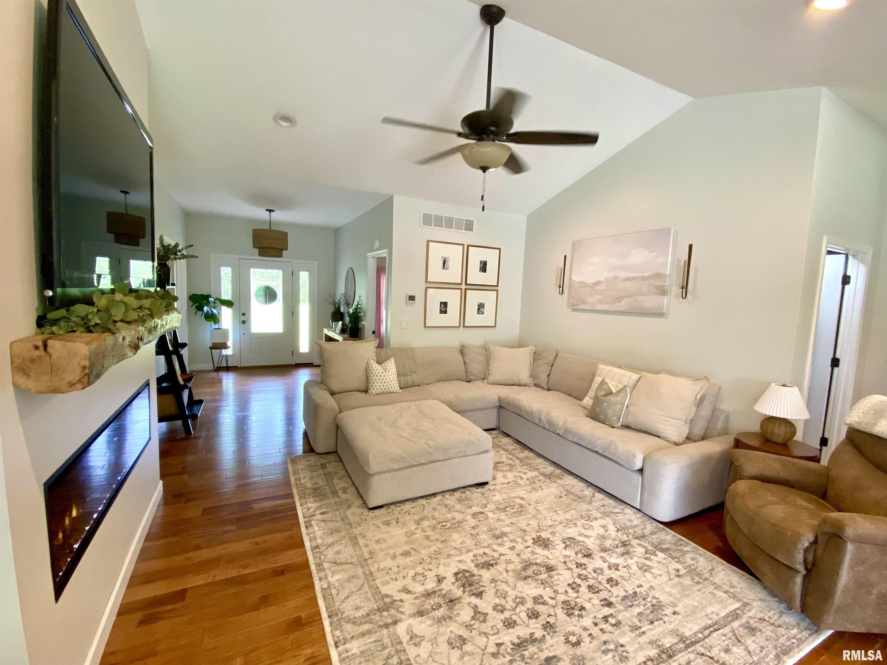5060 England Road Kell, IL 62853 - Photo 4 of 27