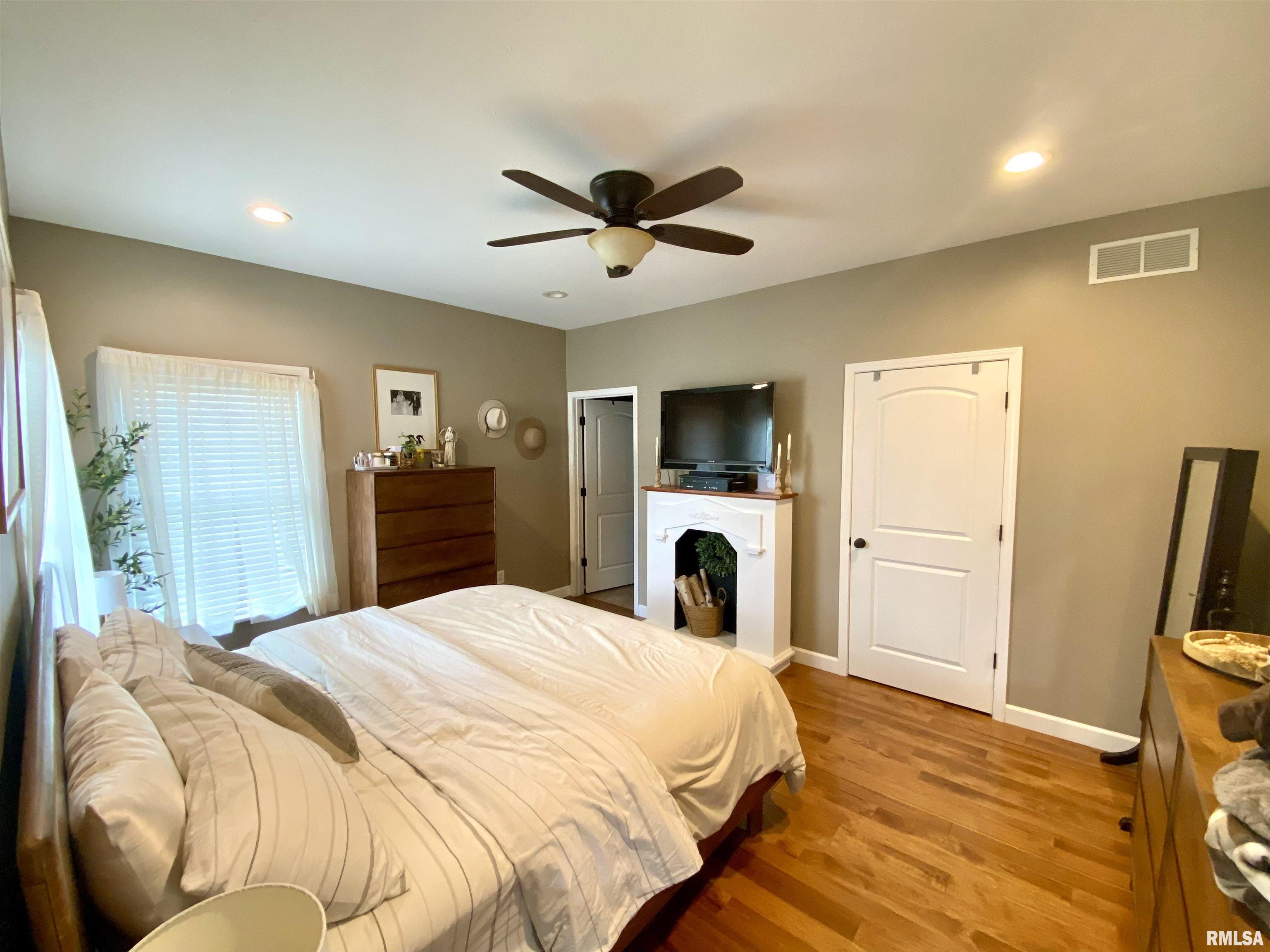5060 England Road Kell, IL 62853 - Photo 8 of 27