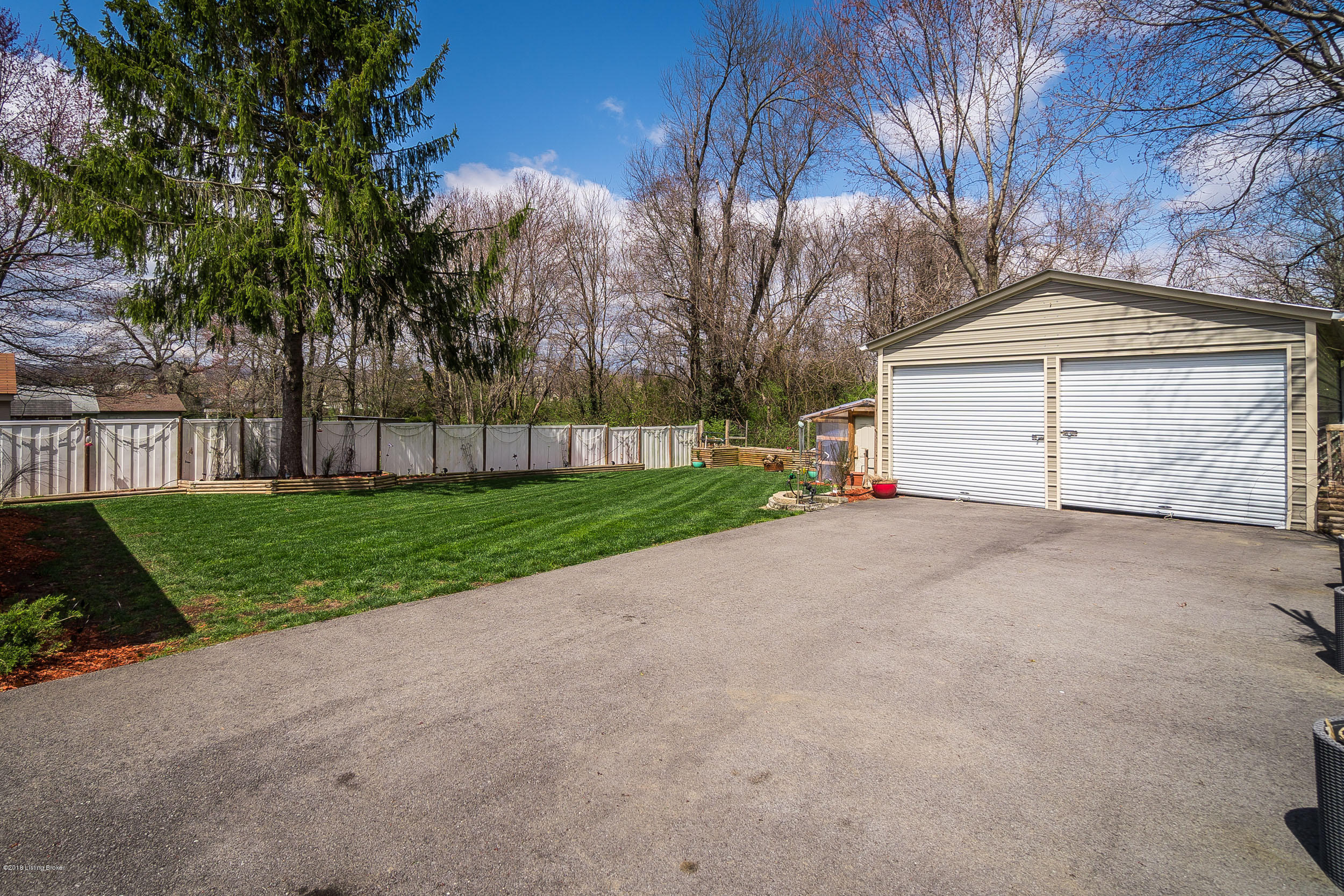 6611 Delton Road Louisville, KY 40258 - Photo 36 of 49 38