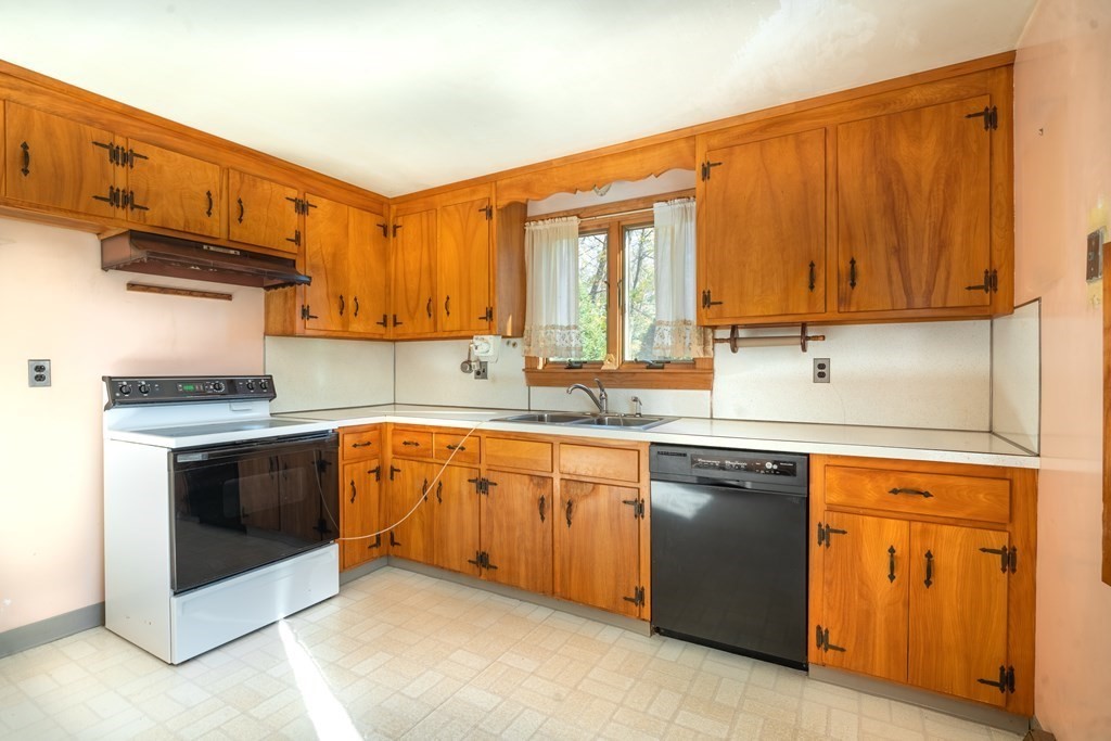 42 Frankland Road Ashland, MA 01721 - Photo 5 of 26