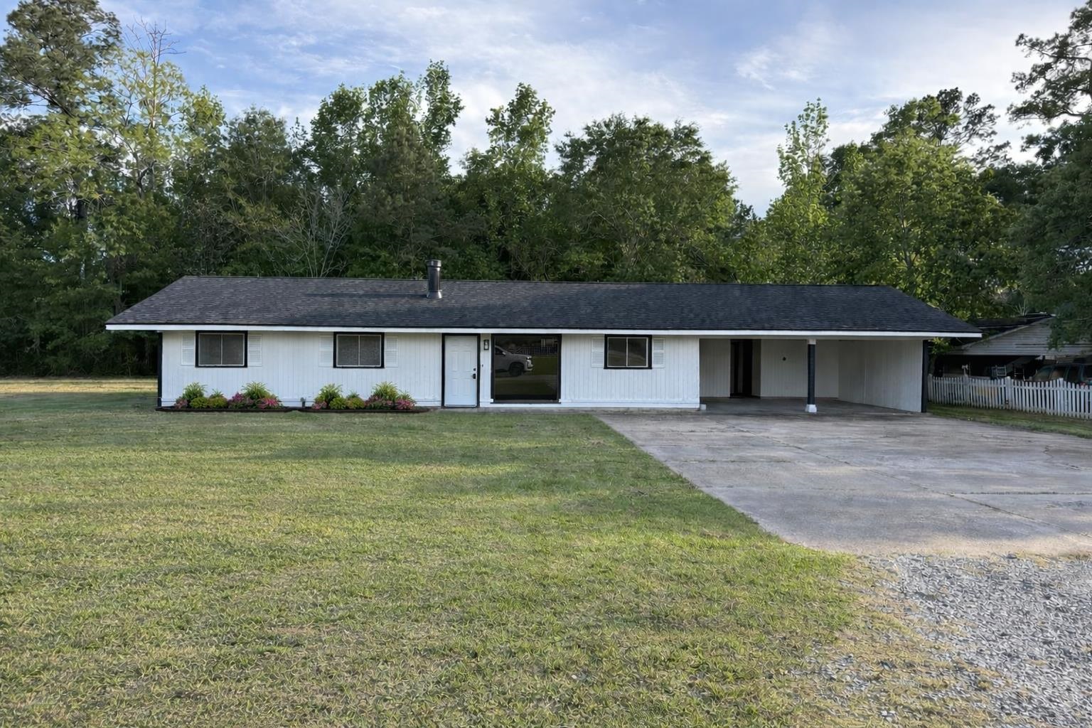 245 West Ave P Silsbee, TX 77656 - Photo 1 of 39
