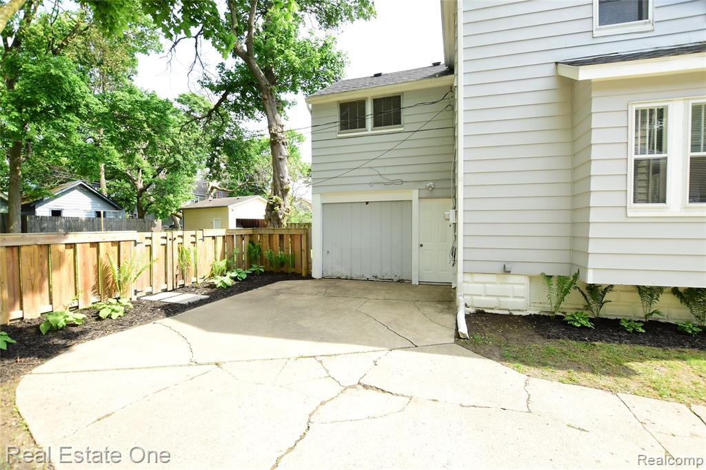 99 Chippewa Road Pontiac, MI 48341 - Photo 5 of 28