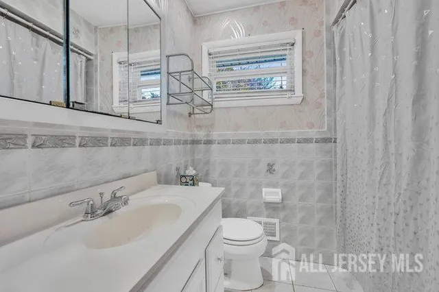 $549,999 | 25 Venus Road, Old Bridge, NJ 08879