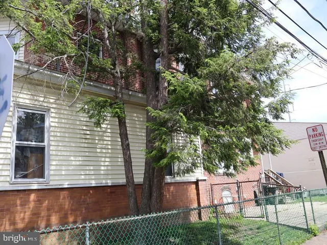 $198,000 | 418 Pusey Avenue, Unit 95, Darby, PA 19023