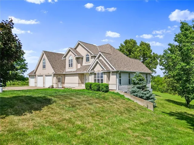 $625,000 | 8747 Southpoint Drive, Richmond, MO 64085