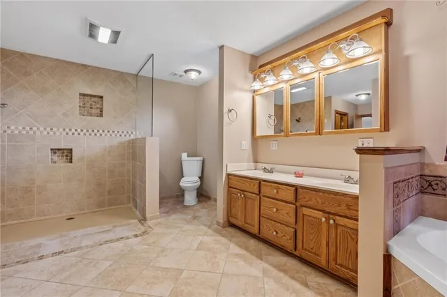 $625,000 | 8747 Southpoint Drive, Richmond, MO 64085