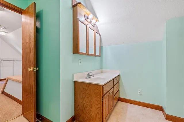 $625,000 | 8747 Southpoint Drive, Richmond, MO 64085