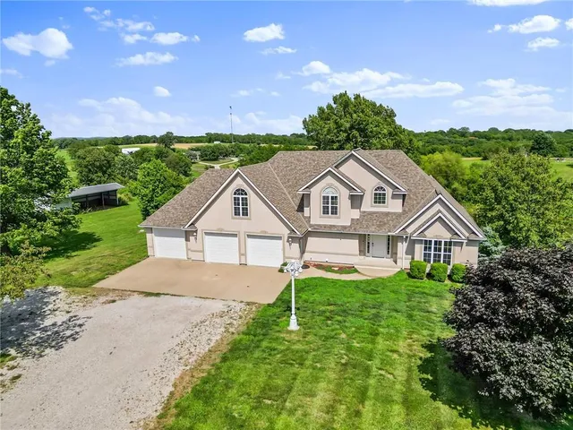 $625,000 | 8747 Southpoint Drive, Richmond, MO 64085