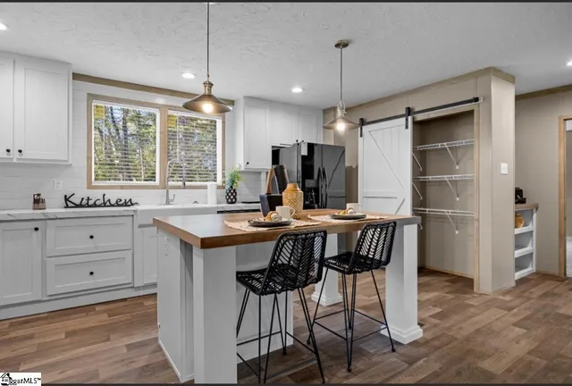 $326,500 | 2578 John Dodd Road, Wellford, SC 29385