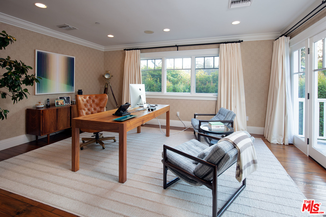 13153 Rivers Road Los Angeles, CA 90049 - Photo 11 of 22