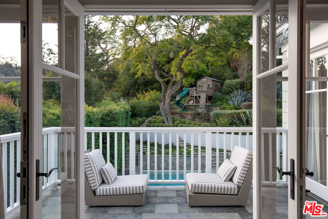 13153 Rivers Road Los Angeles, CA 90049 - Photo 12 of 22