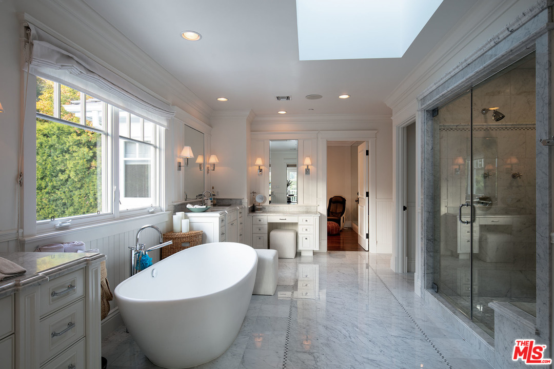 13153 Rivers Road Los Angeles, CA 90049 - Photo 13 of 22