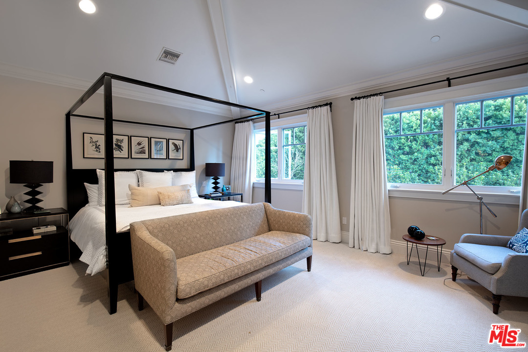 13153 Rivers Road Los Angeles, CA 90049 - Photo 14 of 22