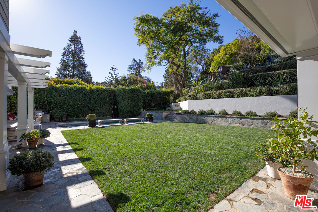 13153 Rivers Road Los Angeles, CA 90049 - Photo 15 of 22