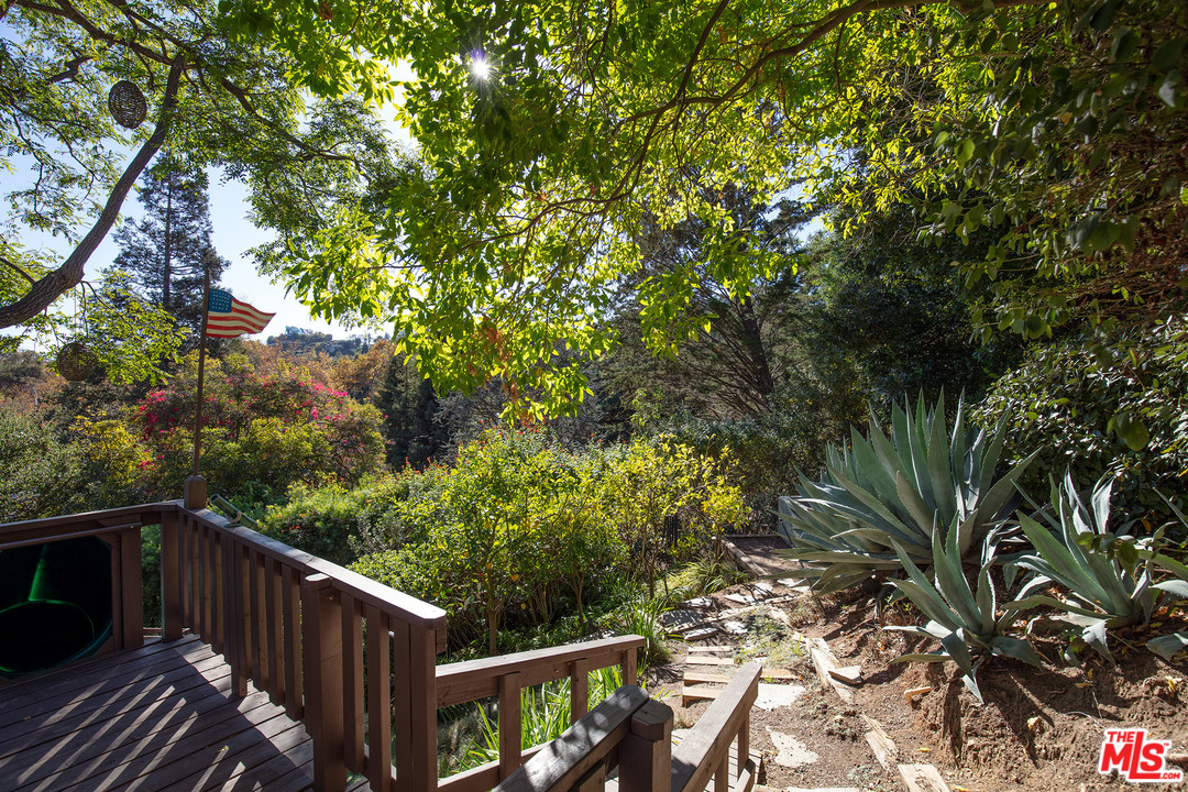 13153 Rivers Road Los Angeles, CA 90049 - Photo 17 of 22