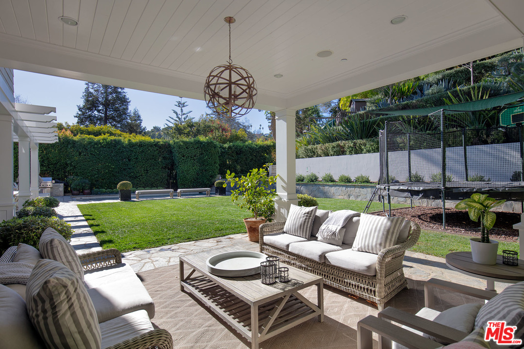 13153 Rivers Road Los Angeles, CA 90049 - Photo 4 of 22