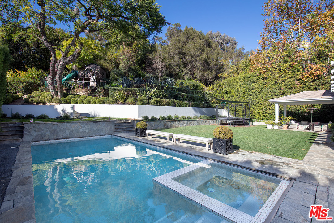 13153 Rivers Road Los Angeles, CA 90049 - Photo 5 of 22