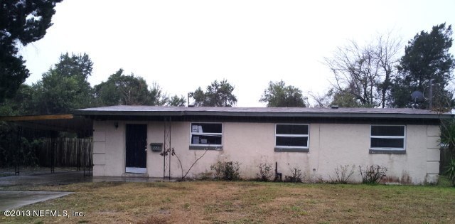 720 Bonita Road Atlantic Beach, FL 32233 - Photo 1 of 12 a house with a outdoor space
