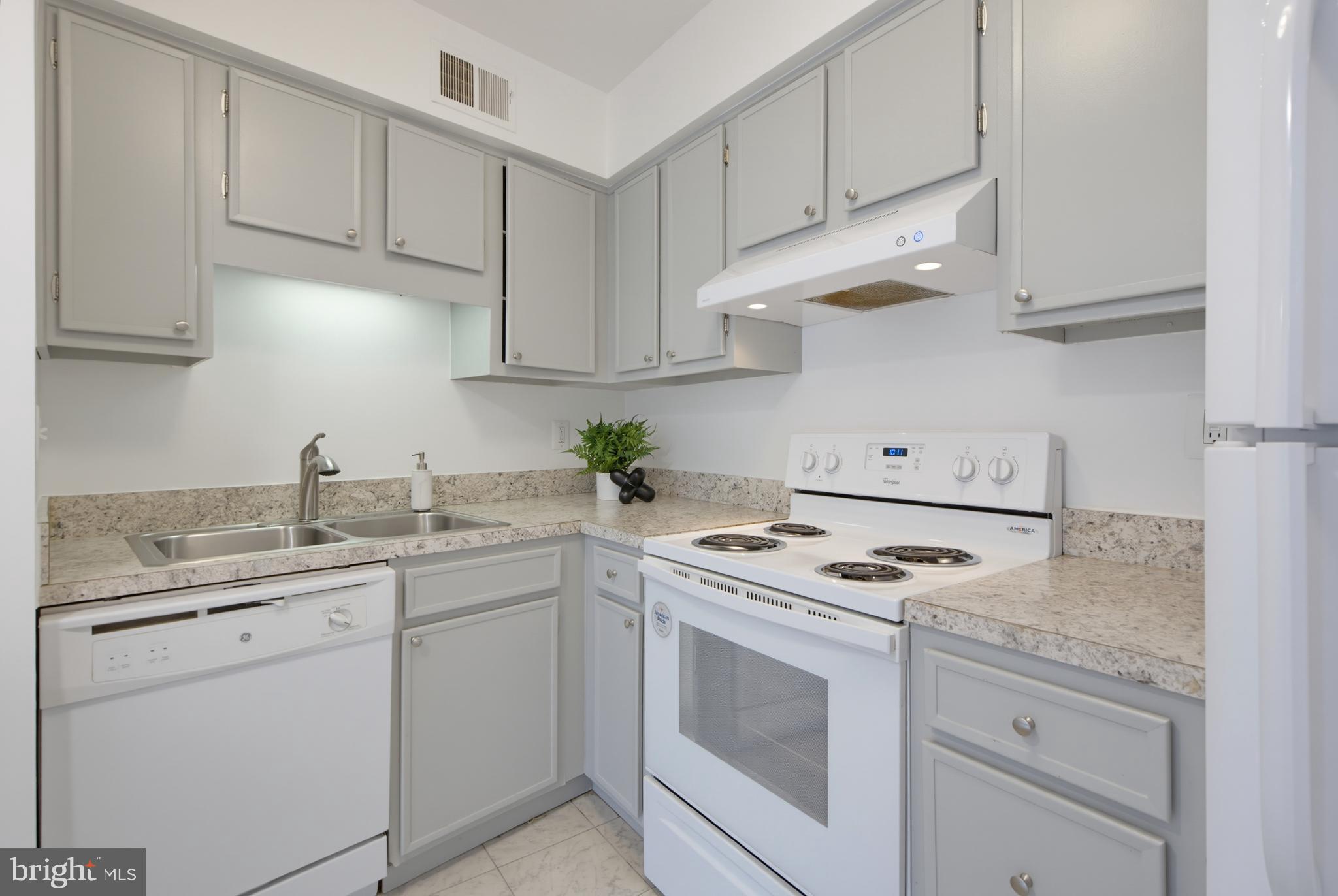 5820 Royal Ridge Drive, Unit K Springfield, VA 22152 - Photo 4 of 21 Gallery Image 4