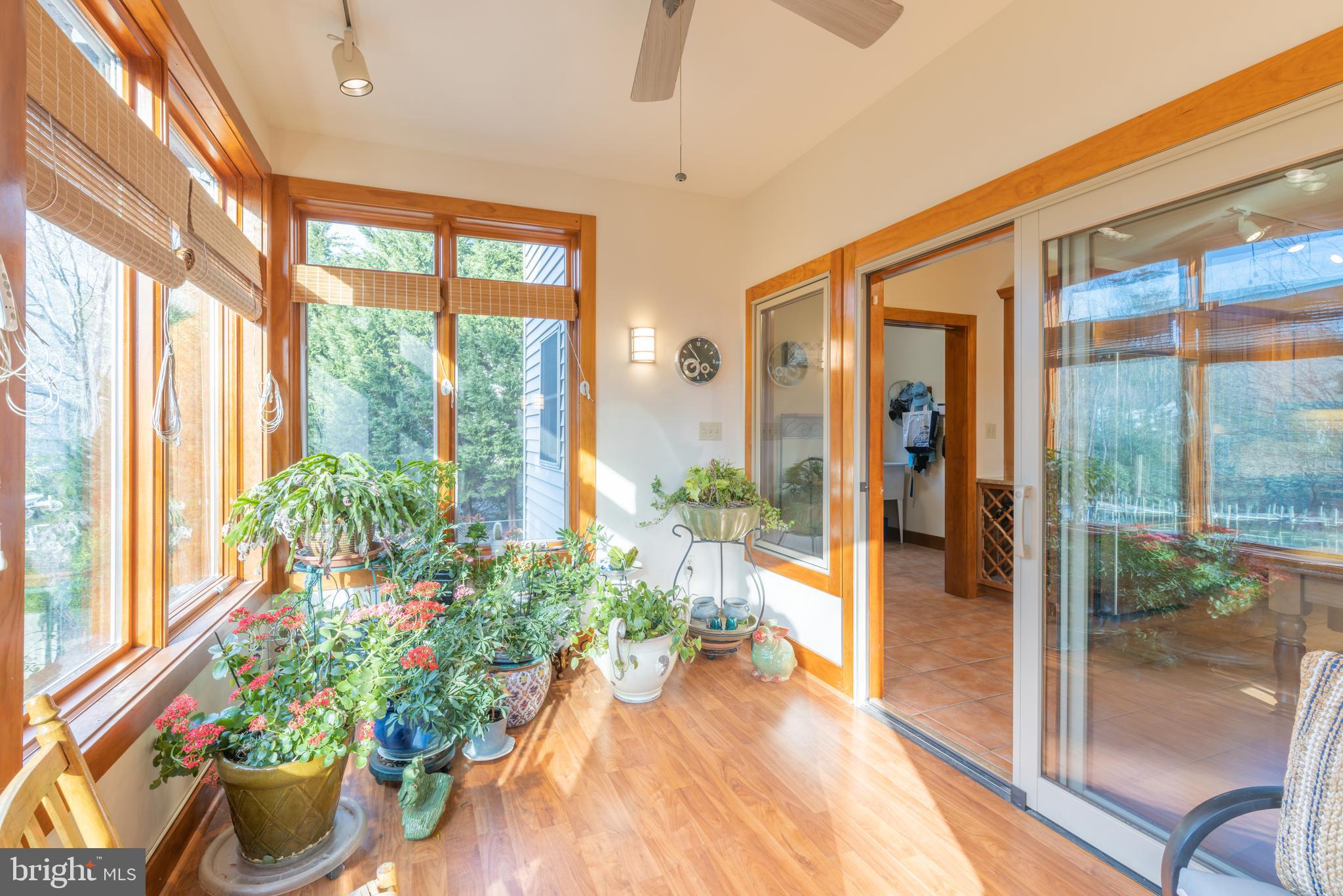 965 Curtis Road Solomons, MD 20629 - Photo 19 of 47 a living room filled with furniture