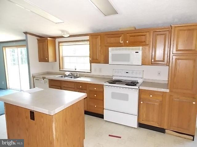 4206 Ridge Crest Road Hurlock, MD 21643 - Photo 2 of 17 Kitchen