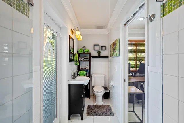 a view of outdoor space yard and porch