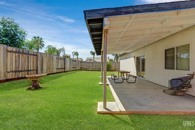 a view of a backyard with sitting area