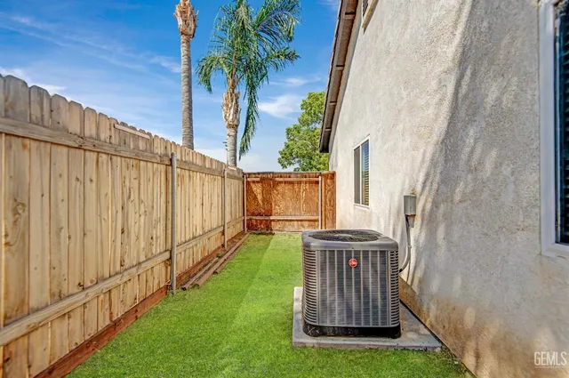 a view of a back yard of the house