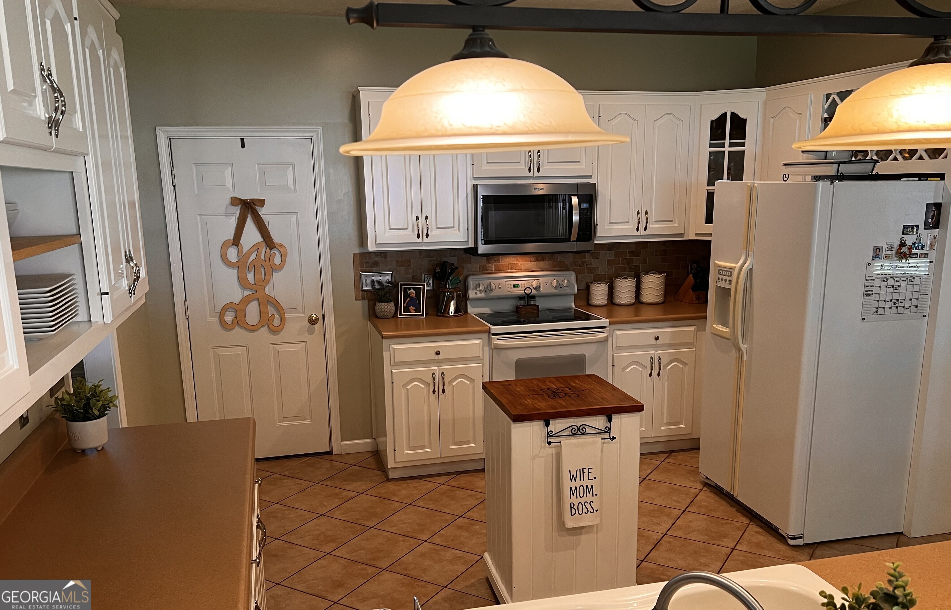 410 Irvin Road Thomaston, GA 30286 - Photo 16 of 42 a kitchen with microwave a stove and cabinets