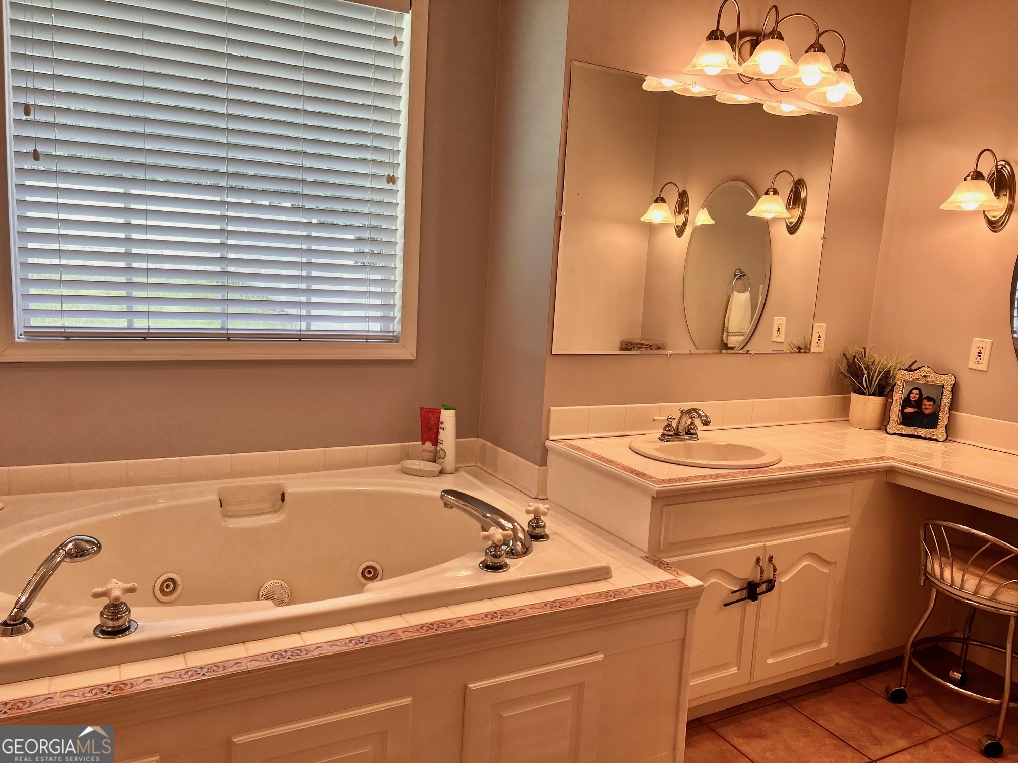410 Irvin Road Thomaston, GA 30286 - Photo 25 of 42 a bathroom with a tub sink and mirror