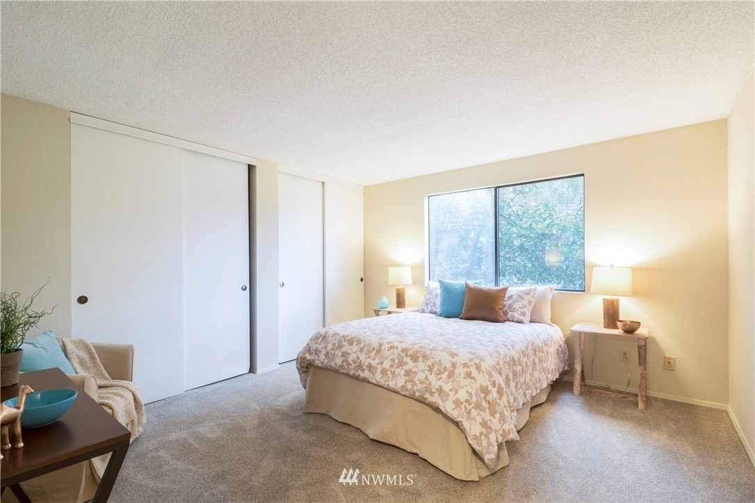 118 Southwest 116th Street, Unit D21 Seattle, WA 98146 - Photo 13 of 17 a bedroom with a bed and large window