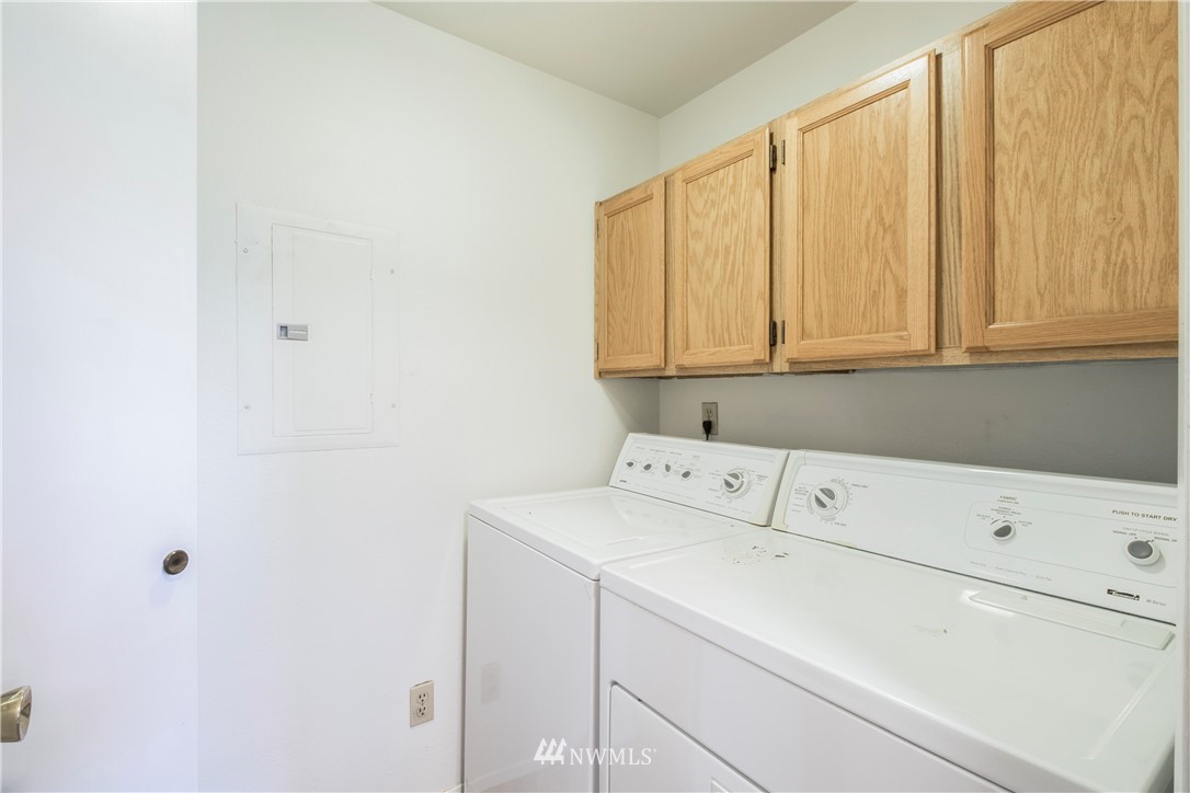 118 Southwest 116th Street, Unit D21 Seattle, WA 98146 - Photo 15 of 17 a utility room with dryer and washer