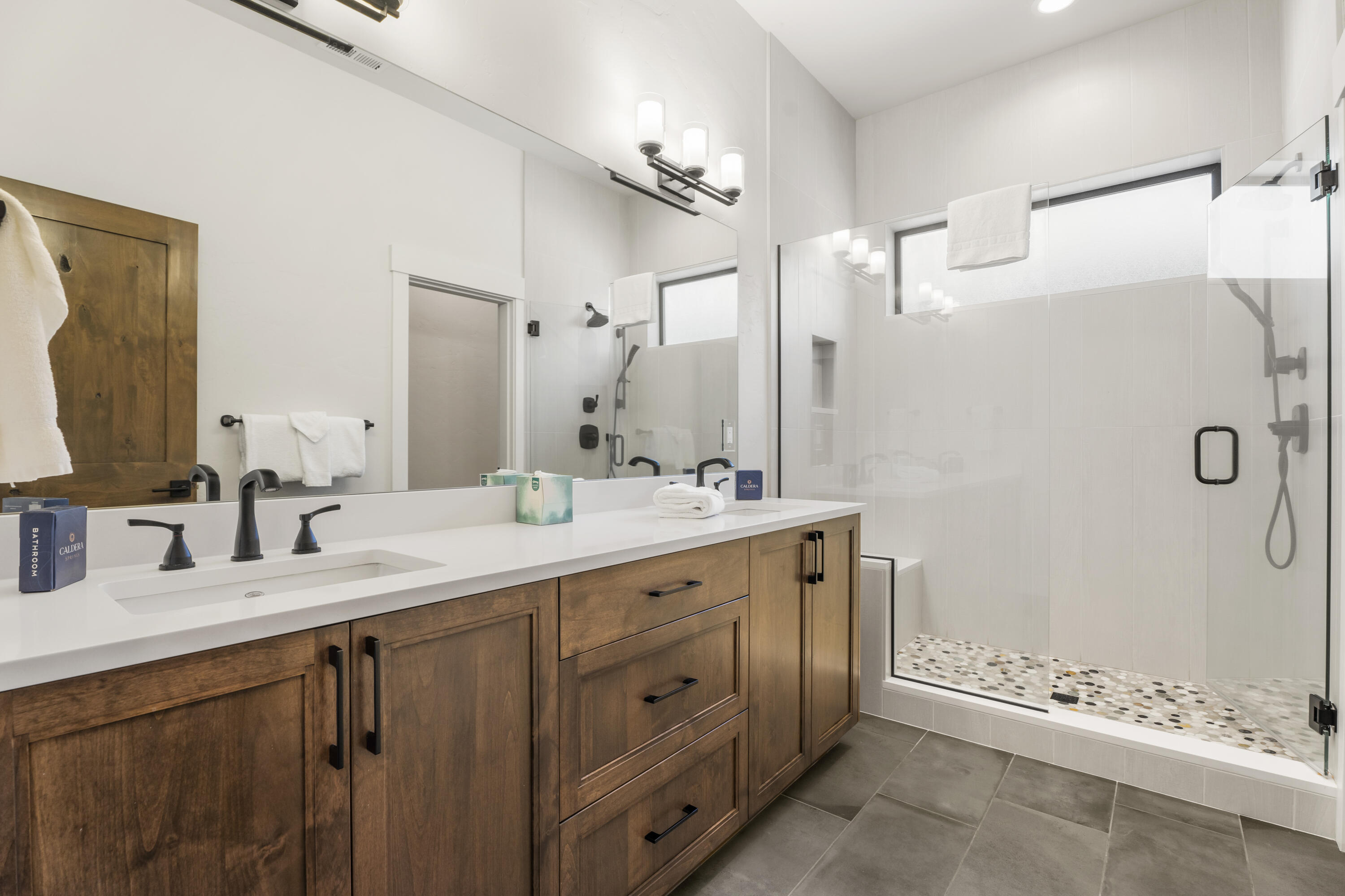 18171 Forestbrook Loop Bend, Unit 9 Bend, OR 97707 - Photo 22 of 41 33-Bathroom