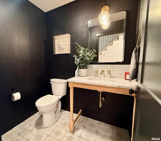 $400,000 | 7 Clearlake Drive, Centralia, IL 62801